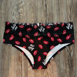 💋  PINK  ‘Bite Me’ Hipster